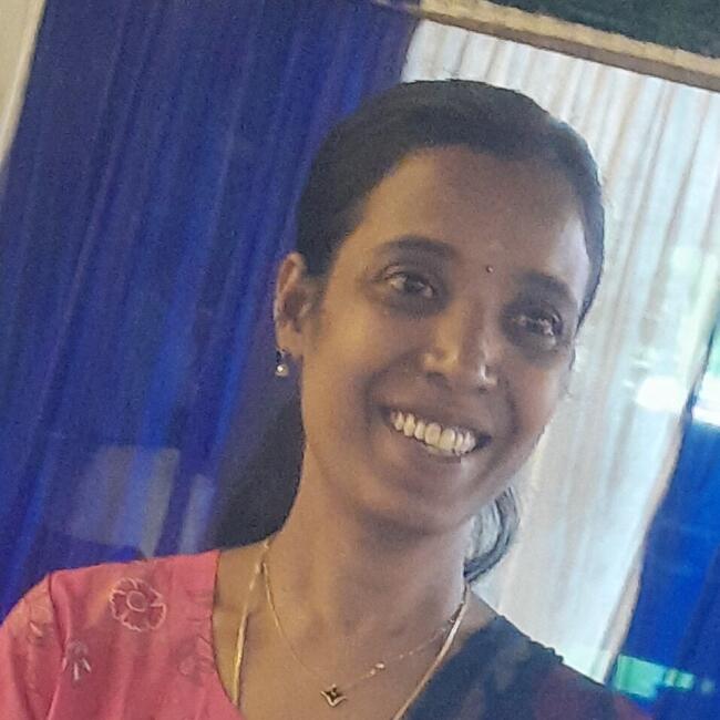 बंगलौर में बेबीसिटर: Selin