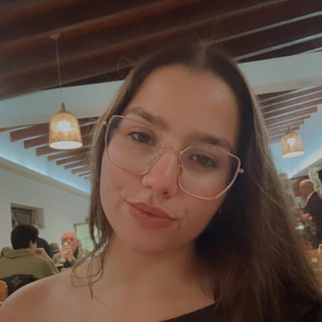Babysitter in Esporões: Tania