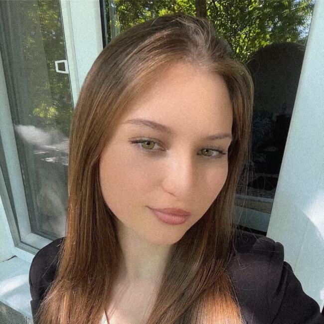 Bonă în Бэлць: Andreea
