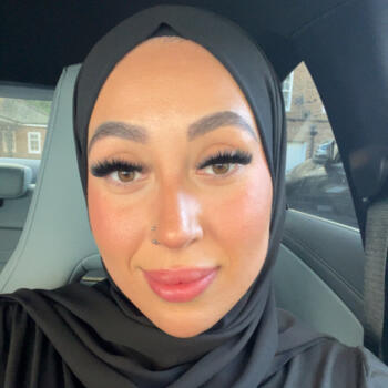 Babysitter London: Saziye