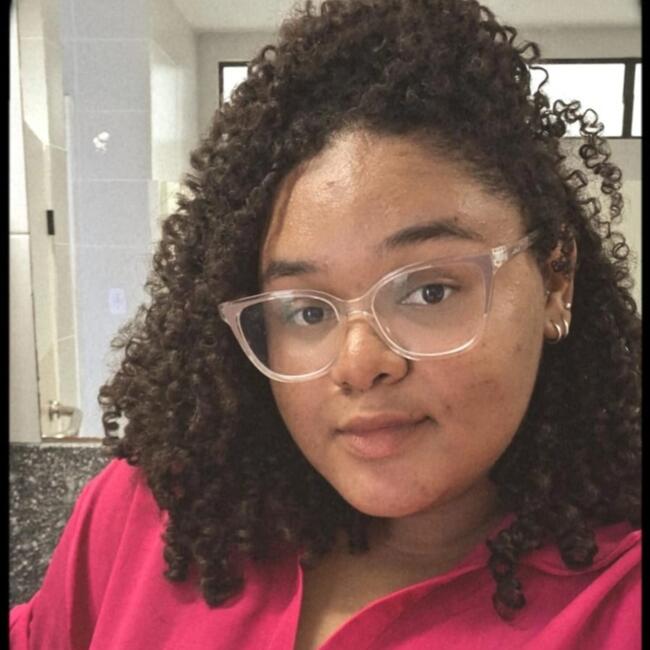 Babysitter in Bayeux: Giulia