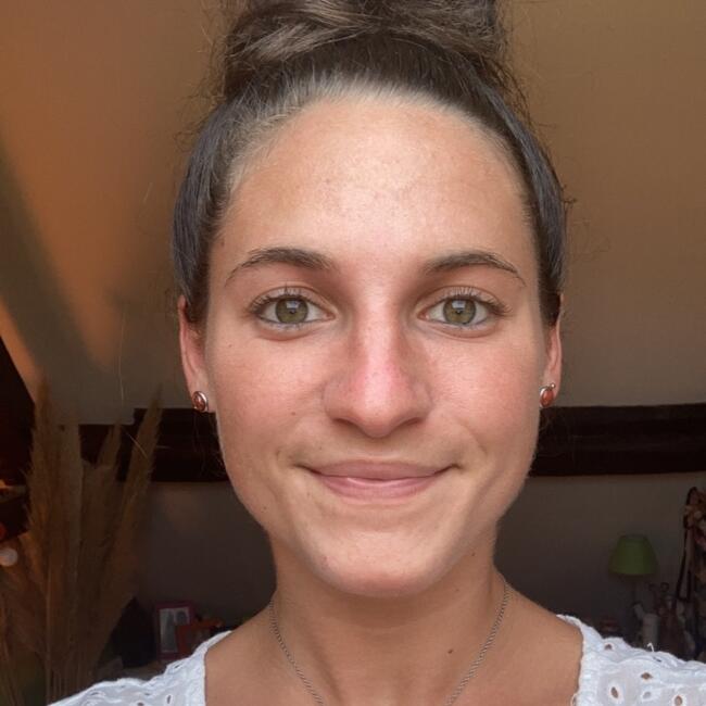 Babysitter in Anzy-le-Duc: Fanny