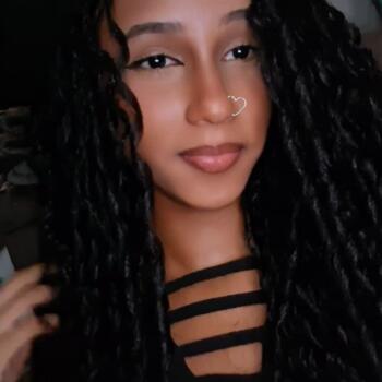 Babysitter in Praia Grande: Maya