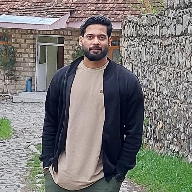 बम्बई में बेबीसिटिंग की नौकरी: Abhishek