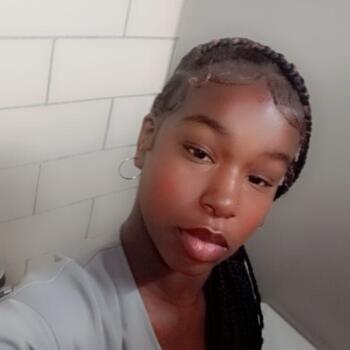 Babysitter in Englewood: Tiera