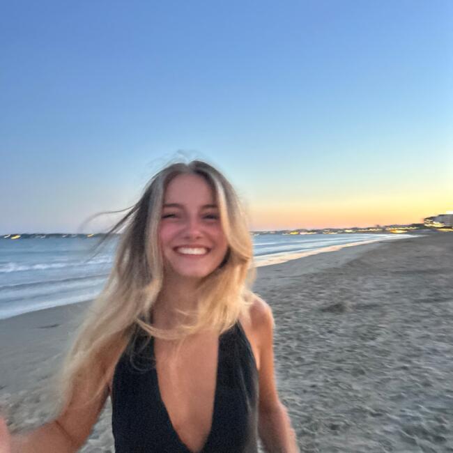 Babysitter in Rennes: Alissa