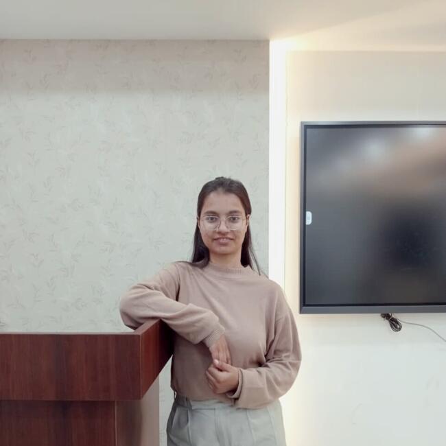 अलवर में बेबीसिटर: Simran