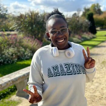 Babysitter in Villeneuve-la-Guyard: Thalia-laure