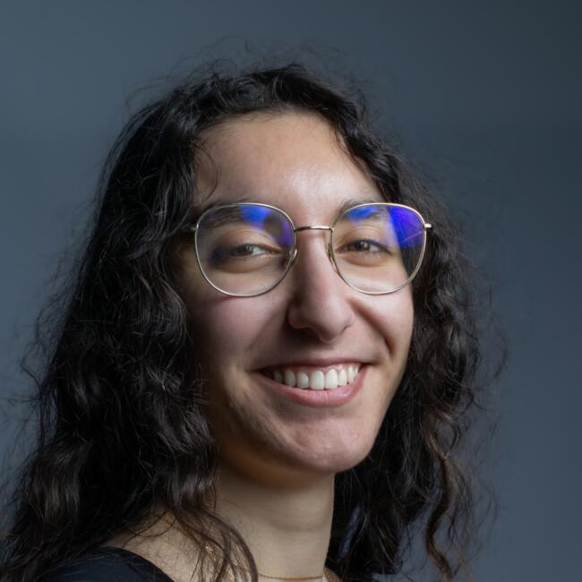 Babysitter in Saint-Sébastien-sur-Loire: Inès