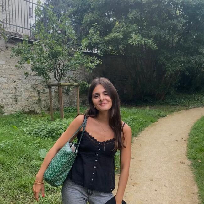 Babysitter in Nanterre: Erin