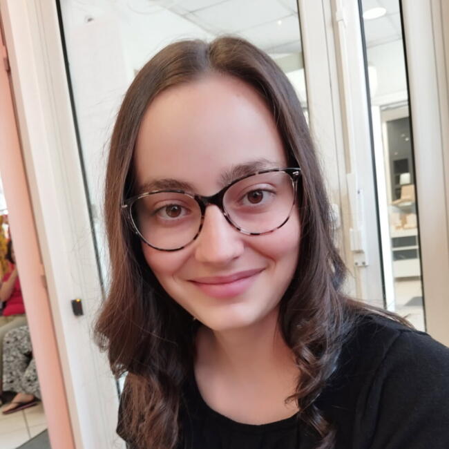 Babysitter in Saint-Denis-en-Margeride: Laura