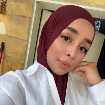 Babysitter Tirah: Nour