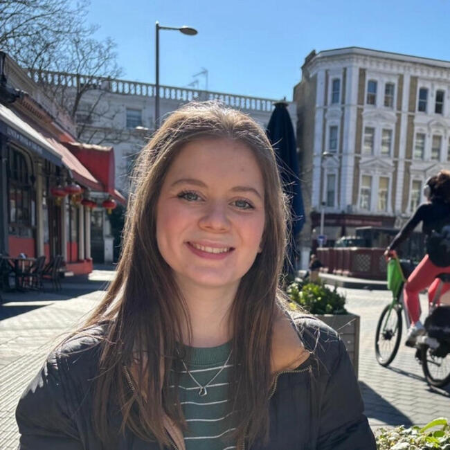 Babysitter in Nottingham: Chloe