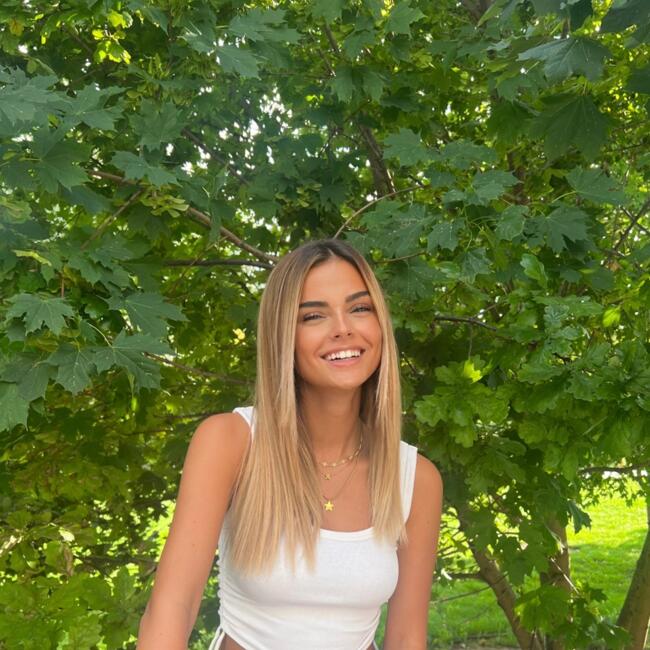 Babysitter in Boulogne-Billancourt: Cassie