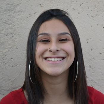 Babá em Fazenda Rio Grande: Thays