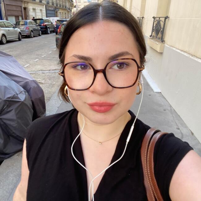 Babysitter in Paris: Louise
