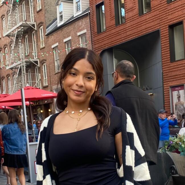 Babysitter in East Haven: Ana