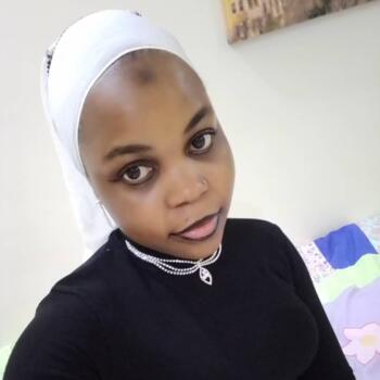 جليسة أطفال جدة: Nakaima