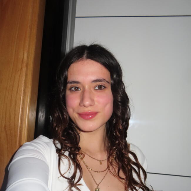 Babysitter em Santo André (Distrito de Setúbal): Inês