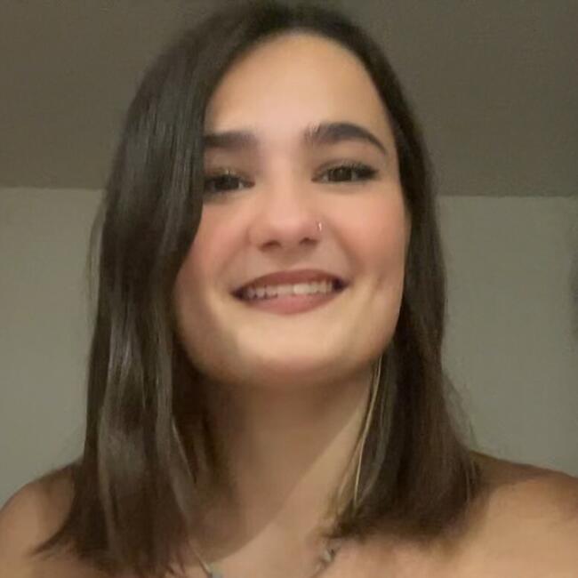 Babysitter in Le Bouscat: Lea