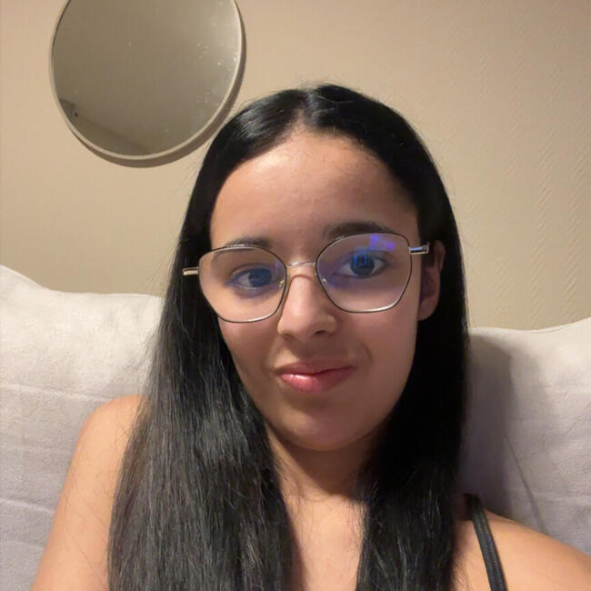 Babysitter in Neurey-lès-la-Demie: Imane