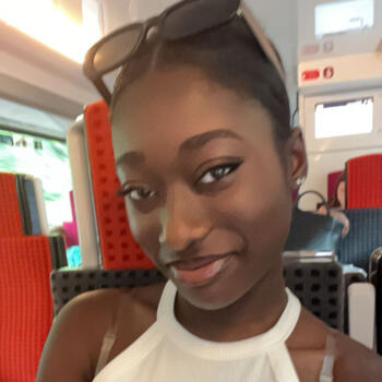 Babysitter in Paris: Irène