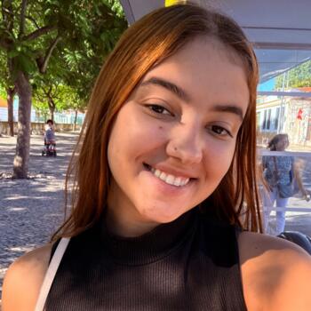 Babysitter em Almada: Laura