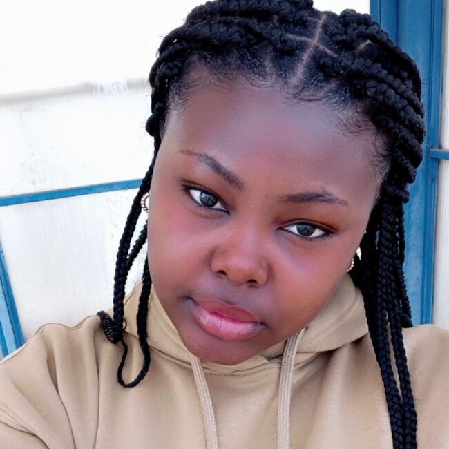 Babysitter in Coimbra: Elana