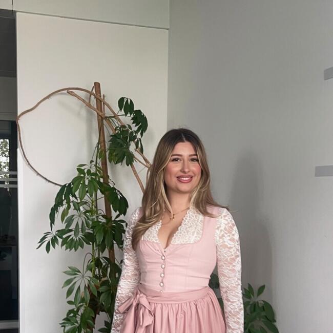 Babysitter in Dachau: Sara