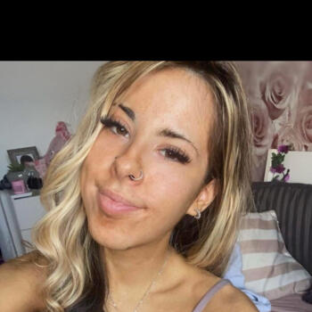 Babysitter in Renfrew: Demie