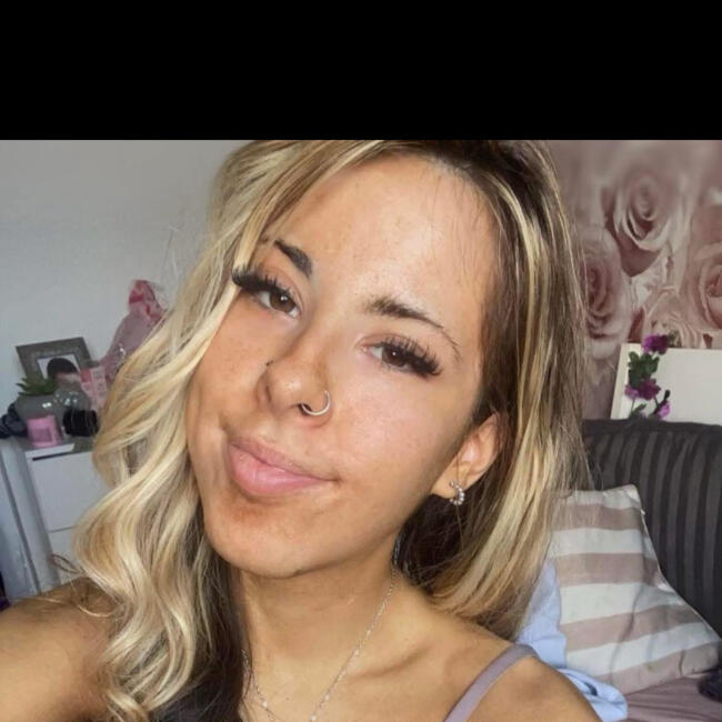 Babysitter in Renfrew: Demie