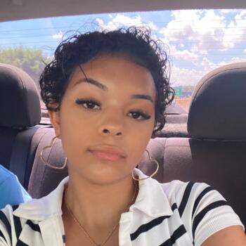 Babysitter Londrina: Adriele