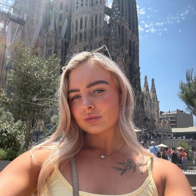 Babysitter in Oldham: Aurelia