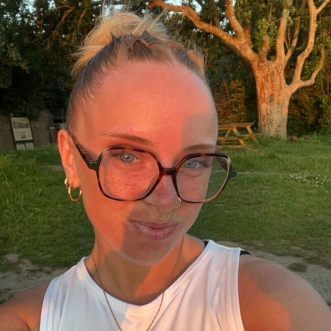 Babysitter in Beaumont-Hague: Oceane