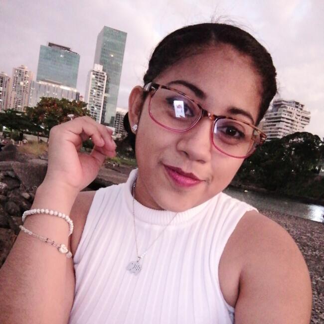 Babysitter in Panama City: Helen Jahoska Rodriguez Cruz