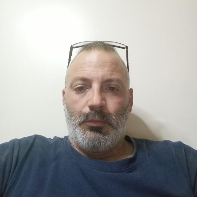 Δουλειά για babysitter στην περιοχή Χαϊδάρι: Νικος