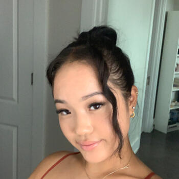 Baby-sitter in Vaughan: Kelly Nguyen