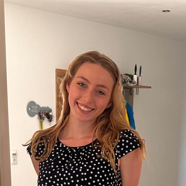 Babysitter in Uderns: Zoe