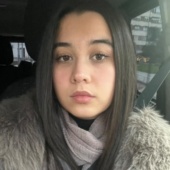 Canguro en Valladolid: Ariana
