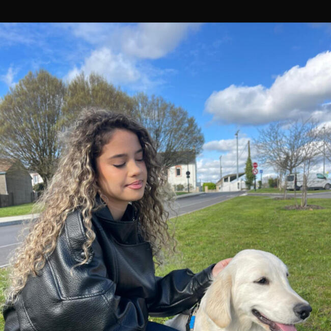 Babysitter in Cenon: Shaïna