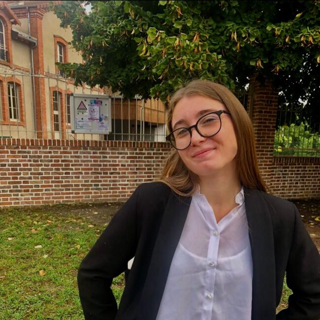 Babysitter in Brinon-sur-Sauldre: Charlotte