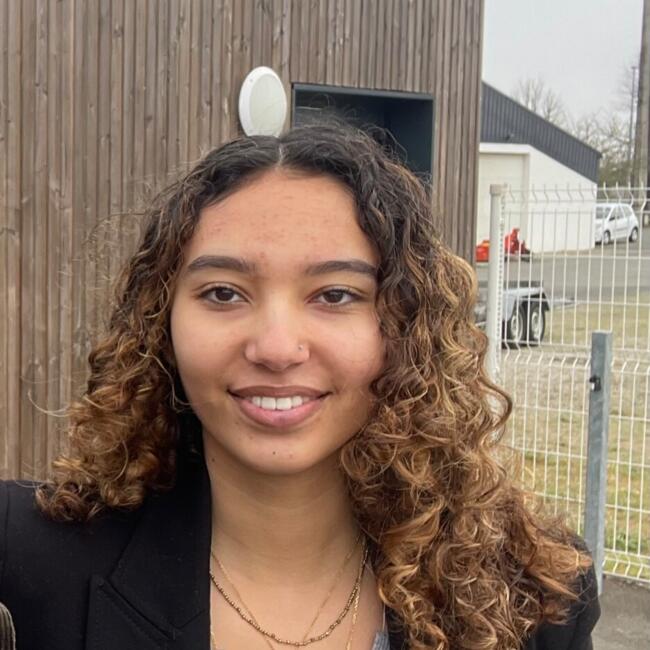 Babysitter in Lyon: Tess