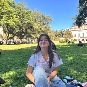 Babysitter Prague: Ava