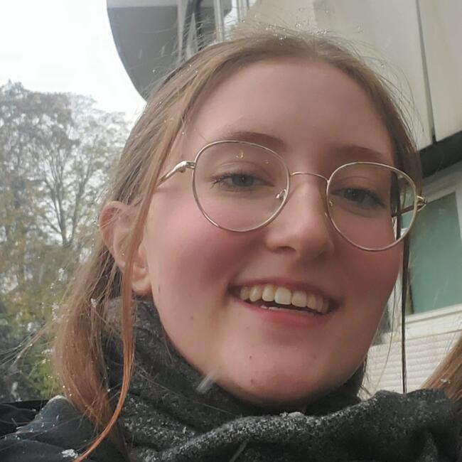 Babysitter in Montreuil: Lucy
