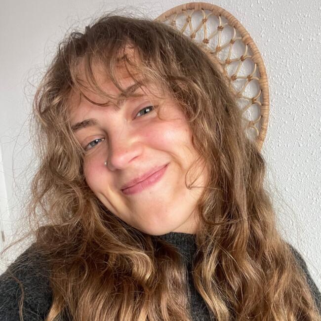 Canguro en Alicante: Asnāte Sofija