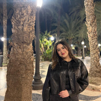 Canguro en San Juan de Alicante: Nouhaila