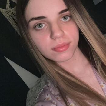 Babysitter in Clydebank: Beth