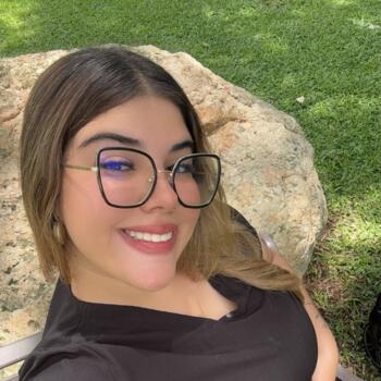 Babysitter in Santa Ana: Valery