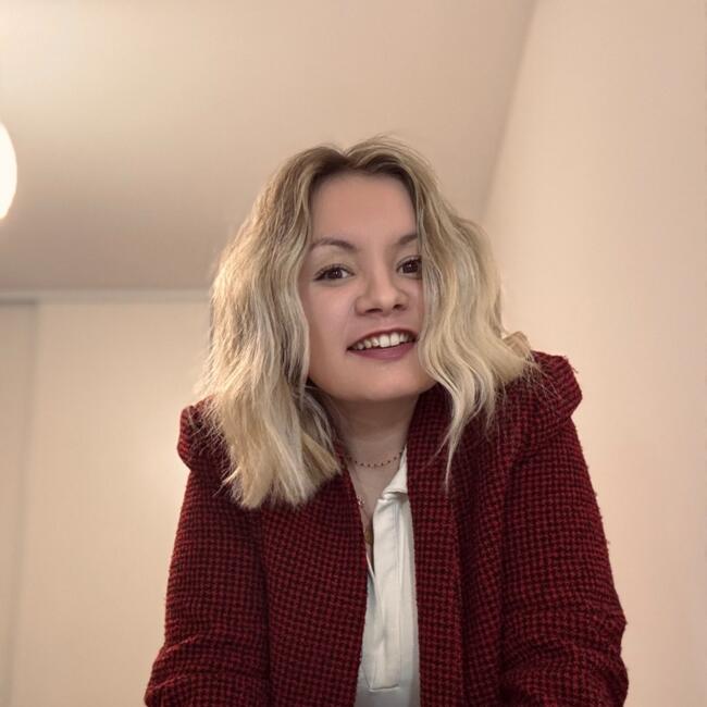 Babysitter in Luc-la-Primaube: Laurie