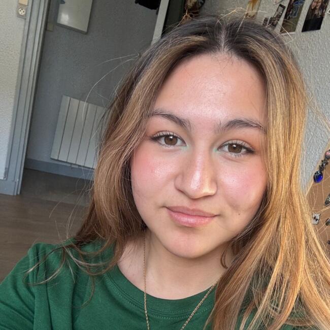 Babysitter in Saint-Nazaire: Maria